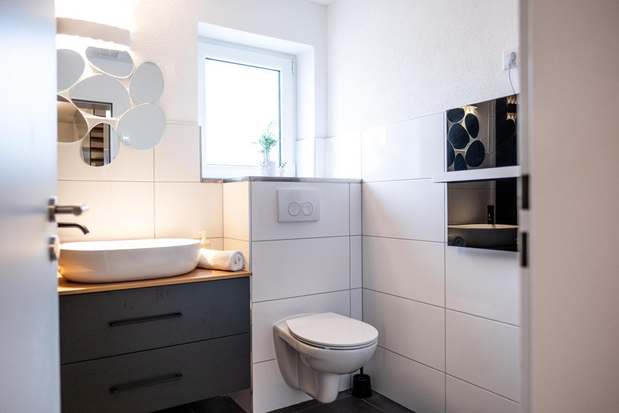 Klassen Apartments! Stadtnahes Ferienhaus* Mit Terrasse In Aulendorf * Fuer 6-8 Personen Bagian luar foto