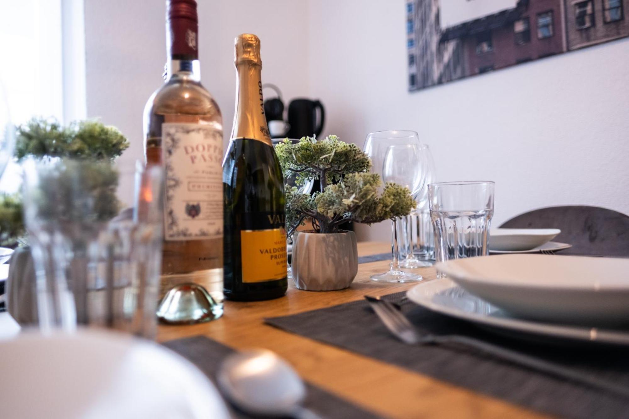 Klassen Apartments! Stadtnahes Ferienhaus* Mit Terrasse In Aulendorf * Fuer 6-8 Personen Bagian luar foto